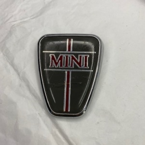 CAMOR618-ANAGRAMA-PARRILLA-DELANTERA-MINI-45E