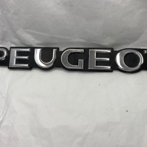 CAPEU609-ANAGRAMA-TRASERO-PEUGEOT